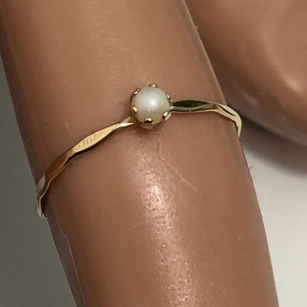 Vintage 14K 0.33 Grams Solid Yellow Gold Pearl Skinny Ring, Size 6.75